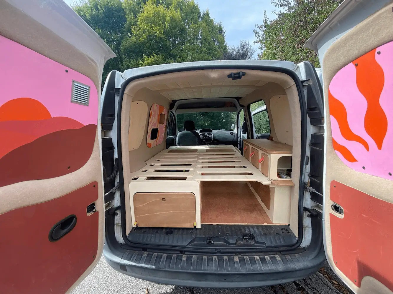 kangoo aménagé lit peigne
